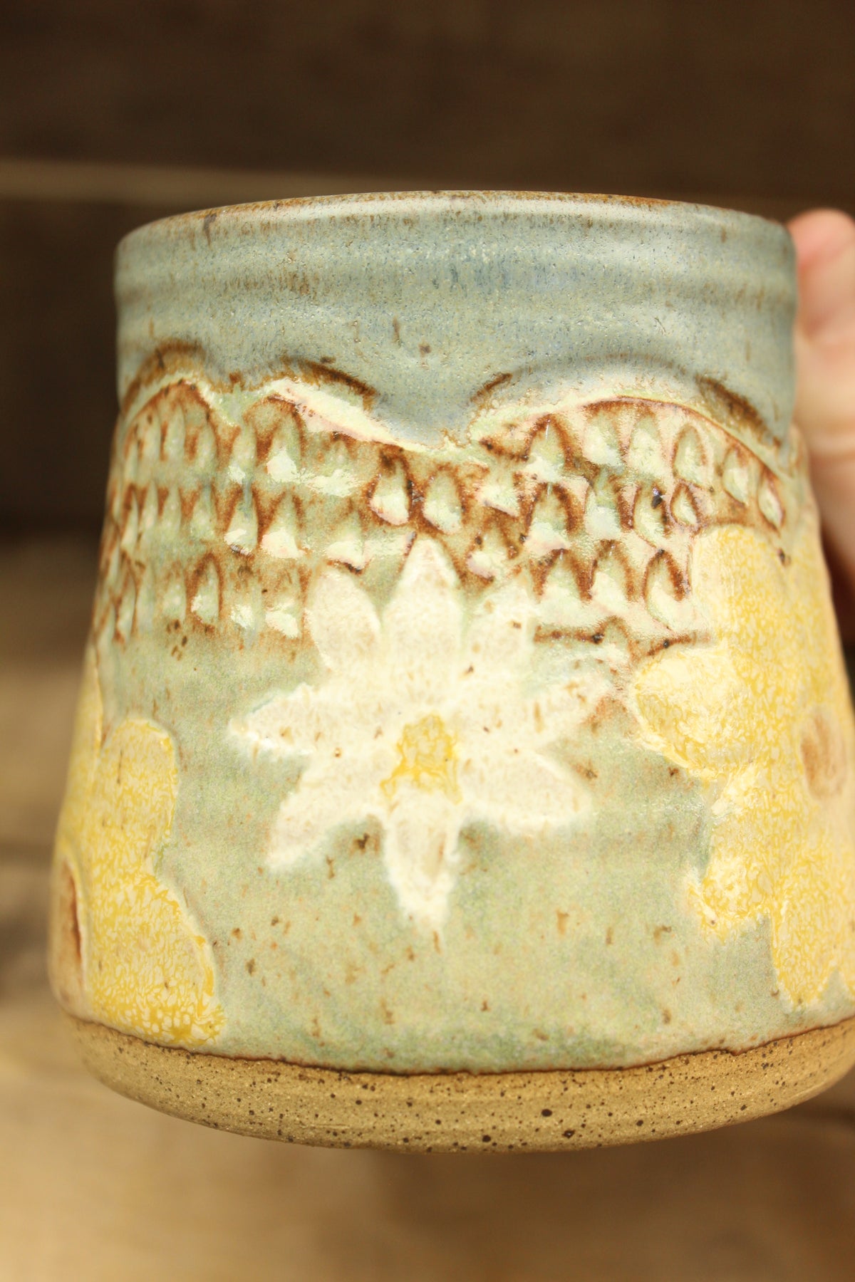 Textured Mountain Daisy Susan Mug 15oz