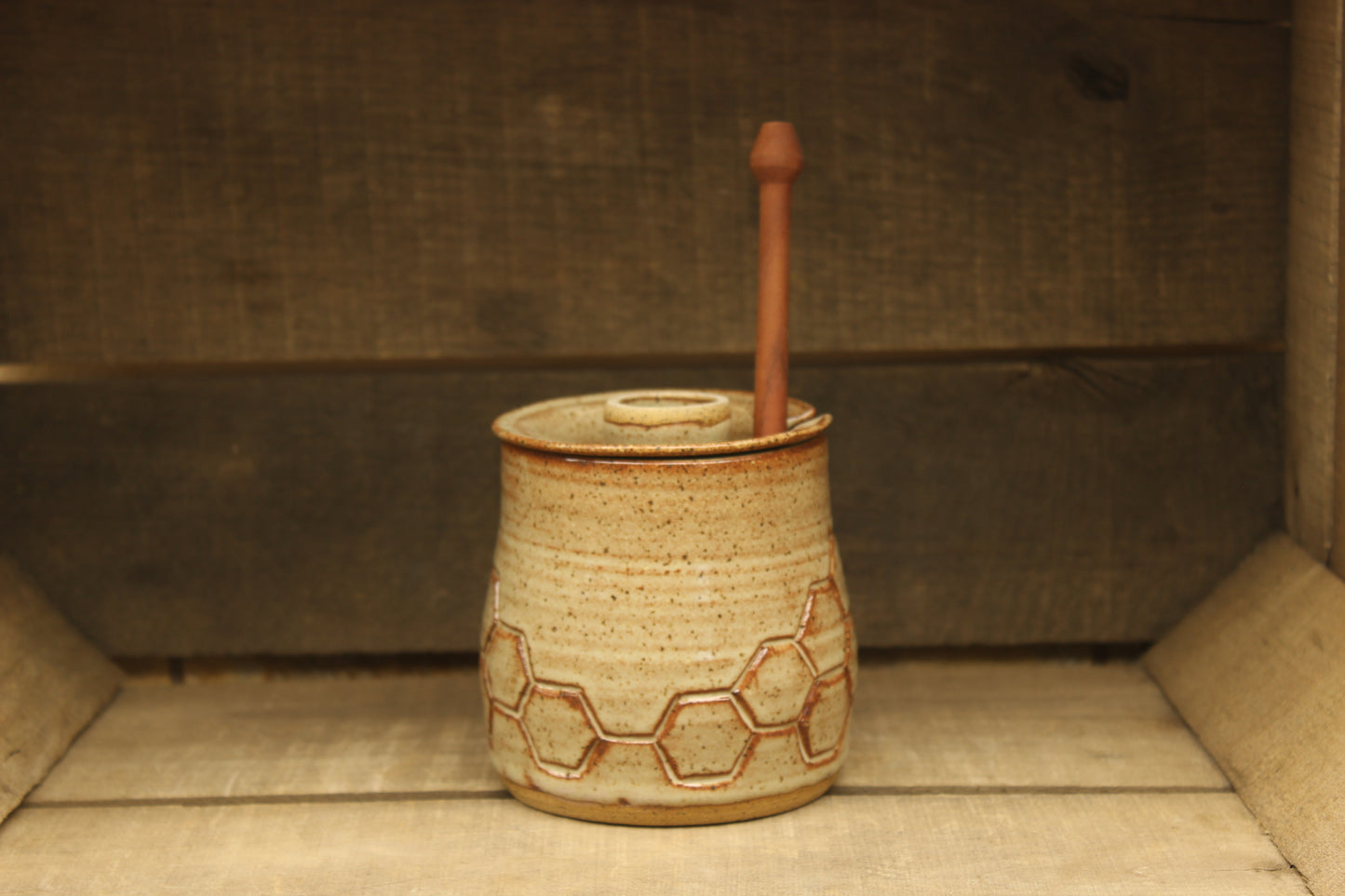 2nd quality Handcarved Honeycomb Honeypot with handturned dipper