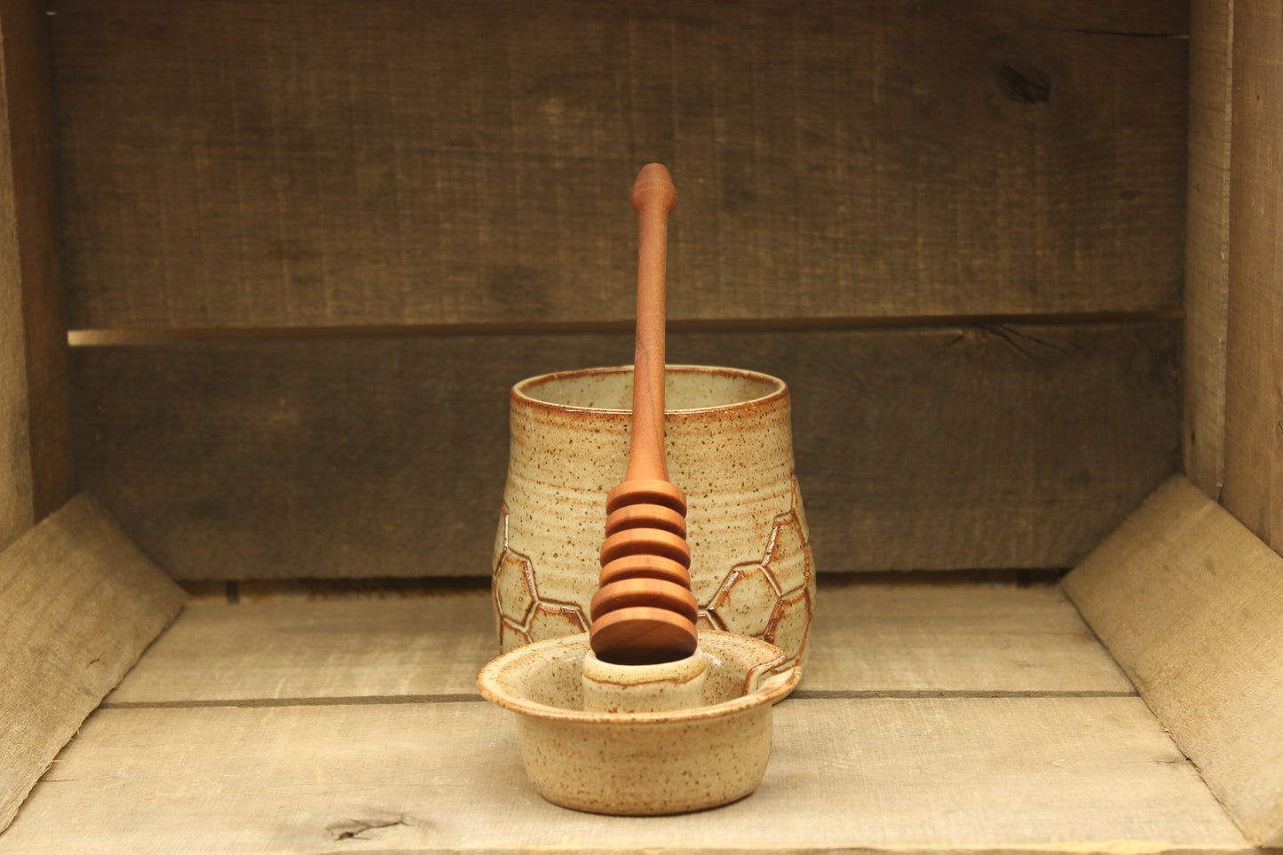 2nd quality Handcarved Honeycomb Honeypot with handturned dipper