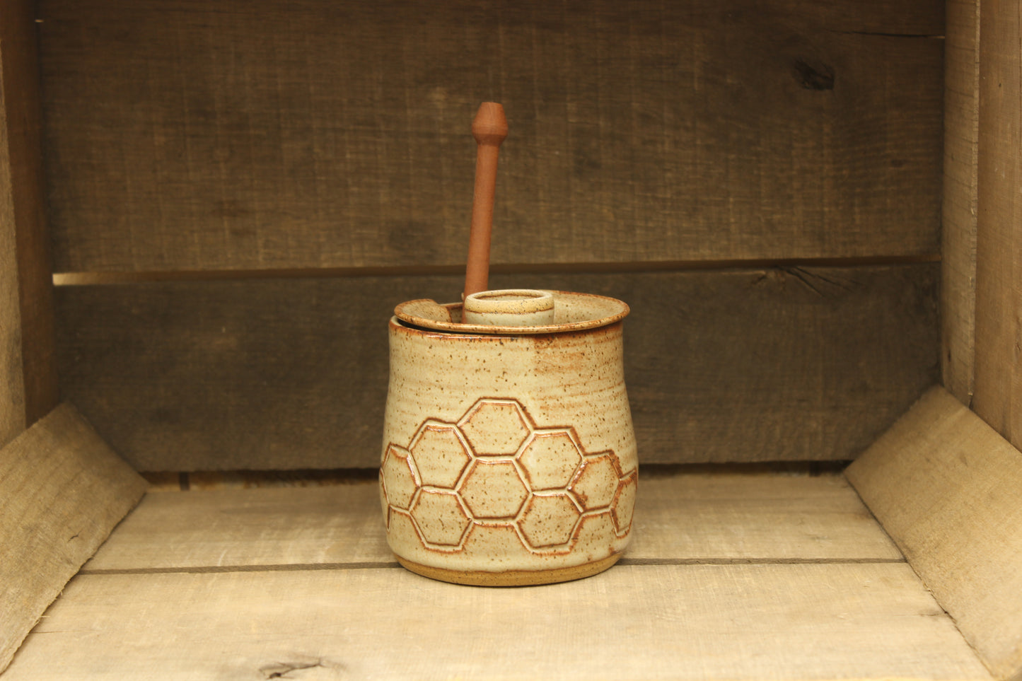 2nd quality Handcarved Honeycomb Honeypot with handturned dipper