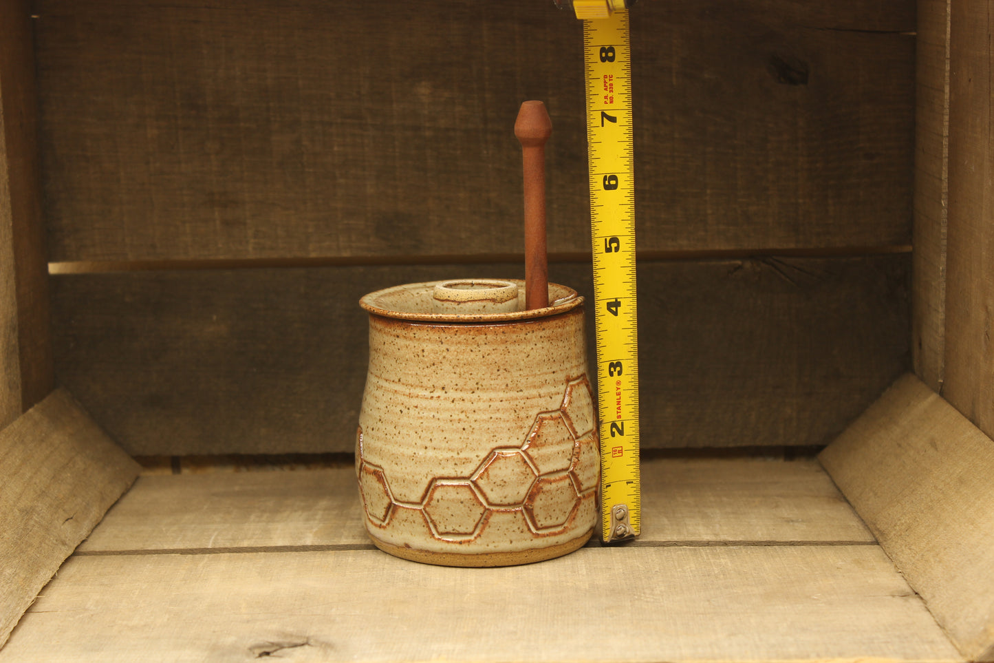 2nd quality Handcarved Honeycomb Honeypot with handturned dipper