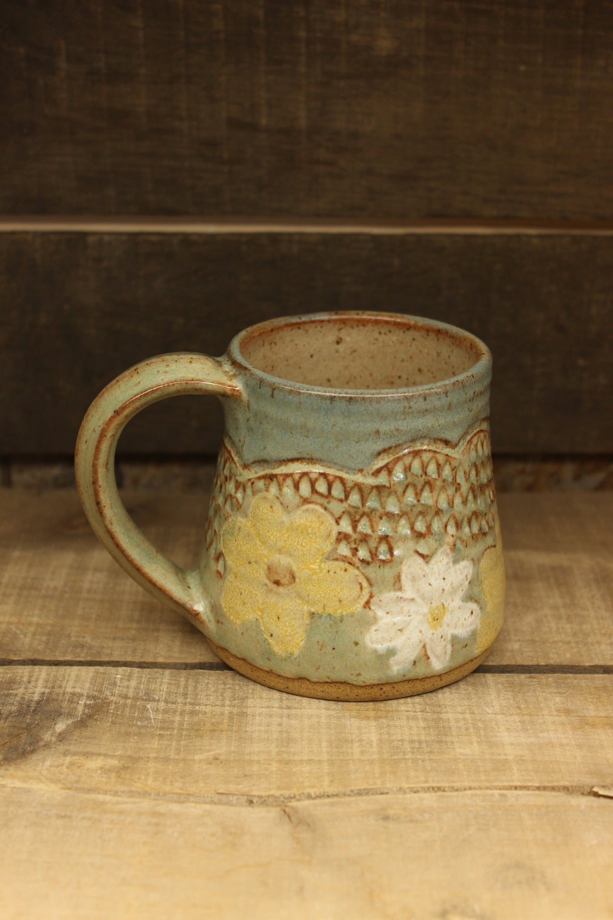 Textured Mountain Daisy Susan Mug 15oz