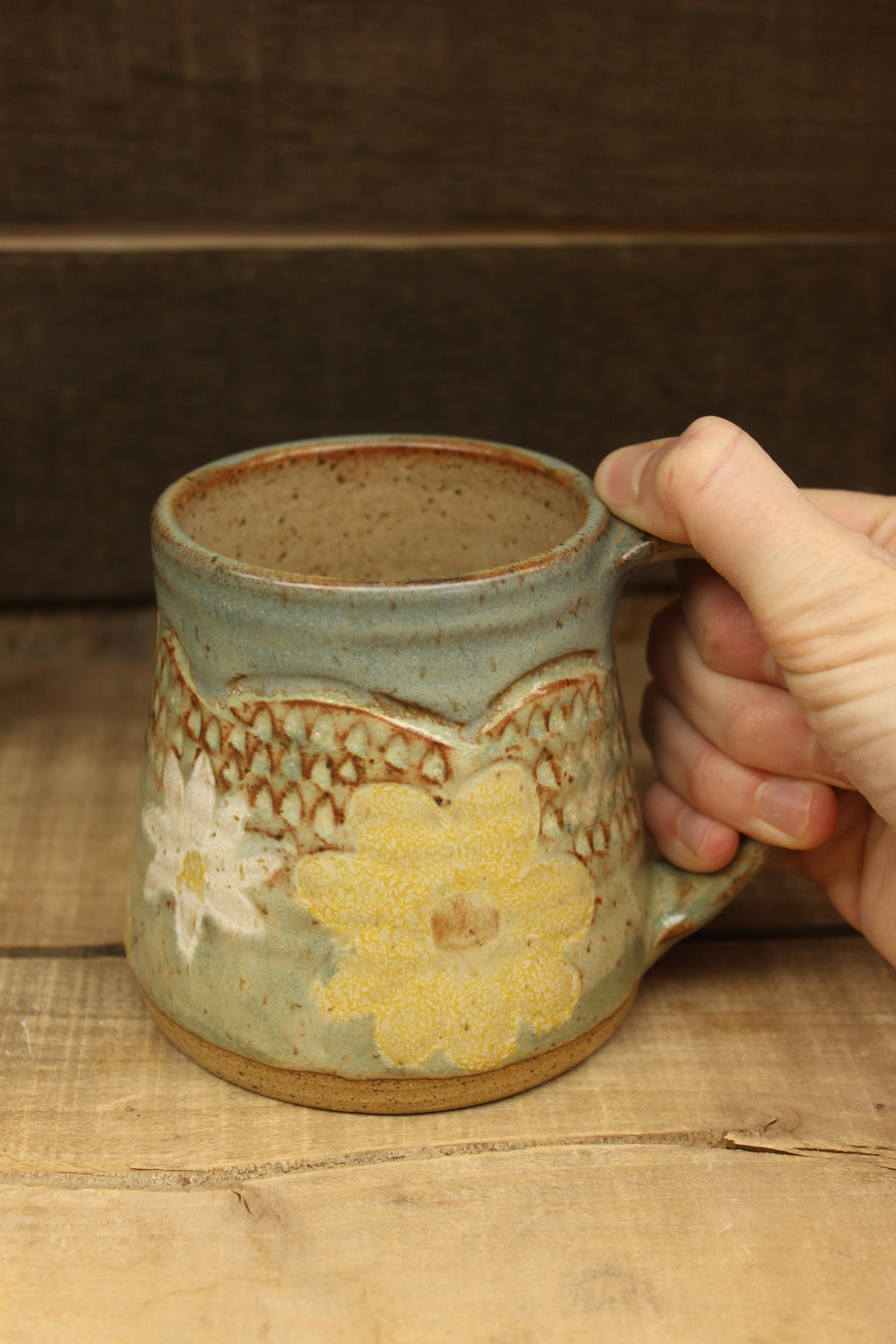 Textured Mountain Daisy Susan Mug 15oz