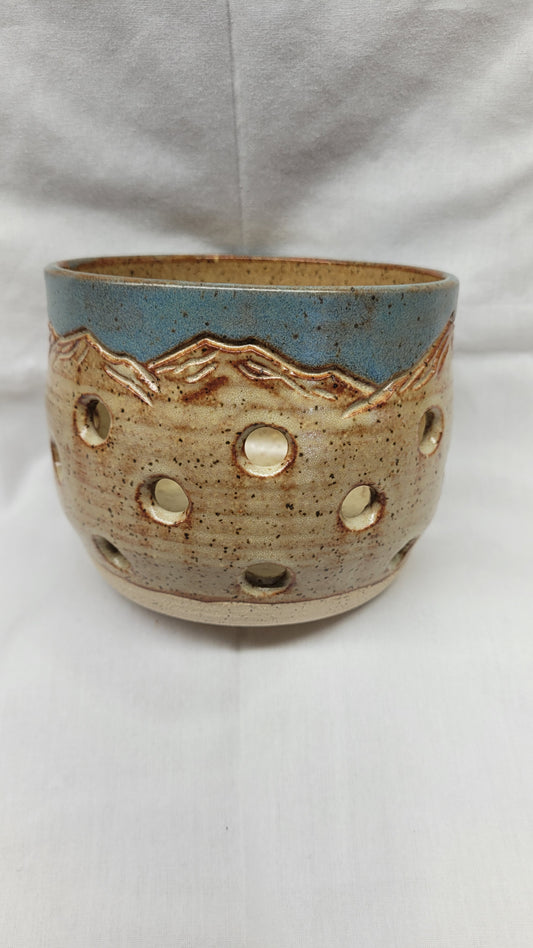 Handcarved Chai with Sky Mountain Berry Bowl